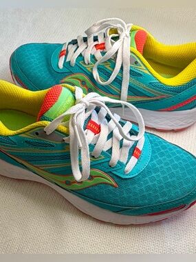 Saucony Women’s Teal, Yellow & Coral Running Shoes Size 8.5